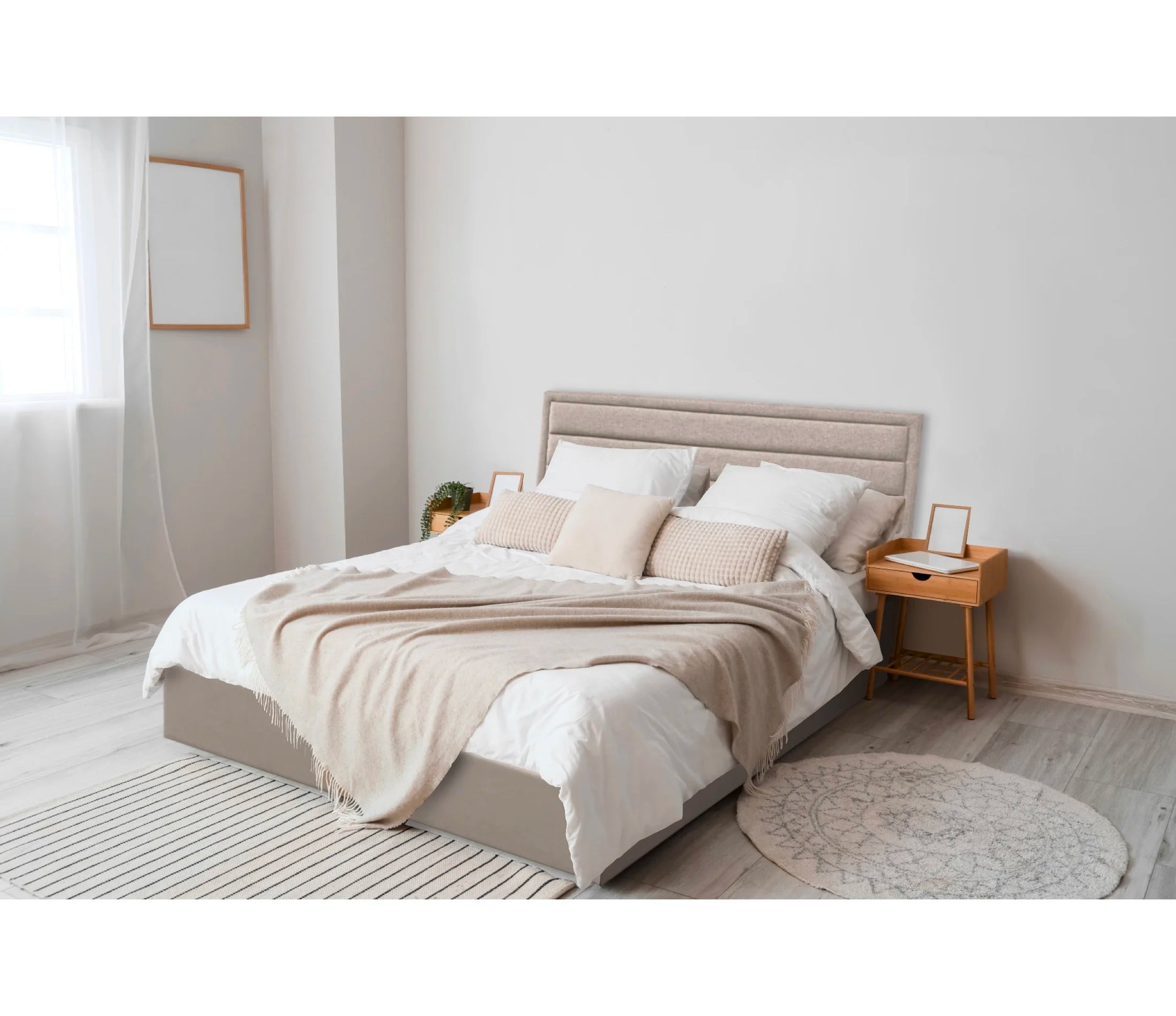 lit coffre beige dans une chambre rangée